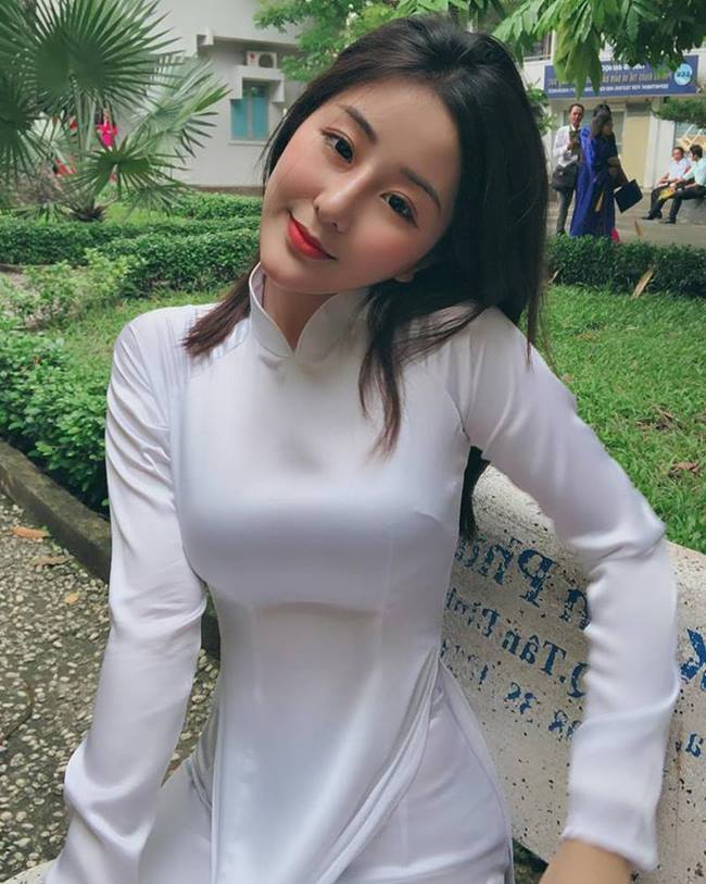 Những nữ sinh Việt nổi như cồn nhờ mặc áo dài trắng quá đẹp và gợi cảm - Người đẹp - Việt Giải Trí