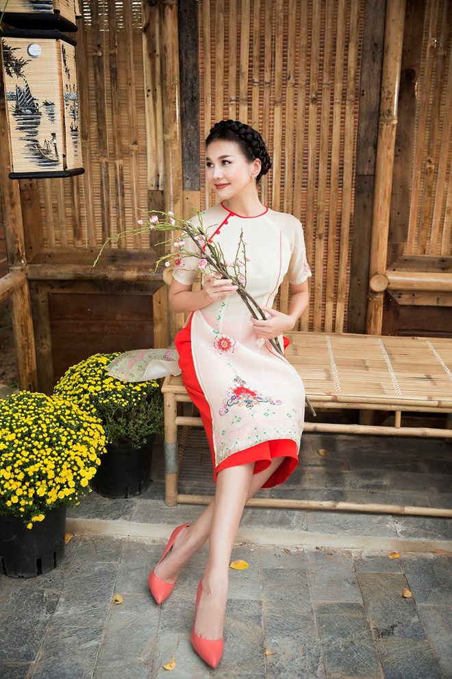 Siêu mẫu Thanh Hằng gợi ý cách chọn áo dài cách tân diện Tết | Thời trang | Vietnam+ (VietnamPlus)