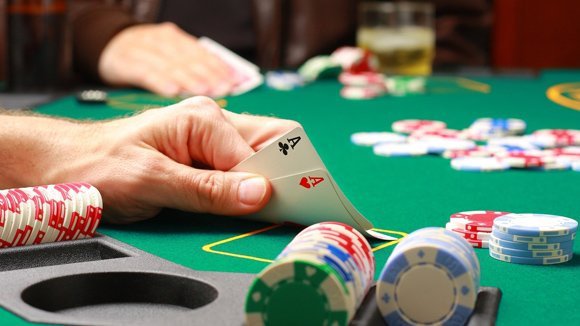Cơ chế nghiện cờ bạc: những điều bạn cần biết | Vinmec