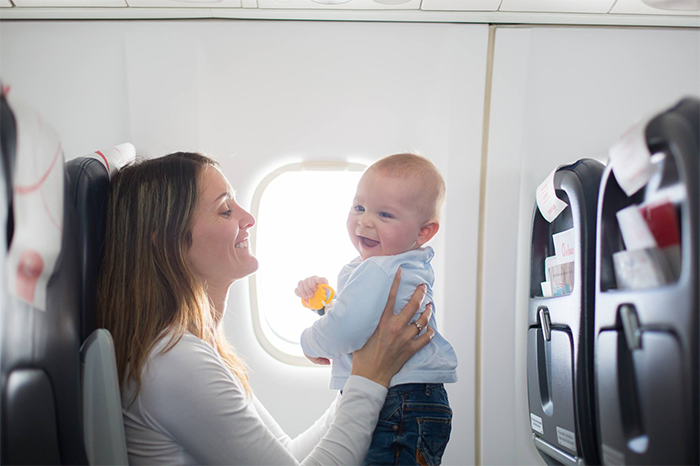 Trẻ em đi máy bay có mất vé không
